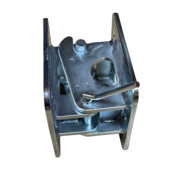Coupling system between the man basket and the articulated crane